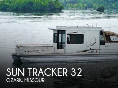 2005 Sun Tracker 32 Party Cruiser in Ozark, MO