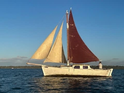 Yacht 32 foot Gaff Rig
