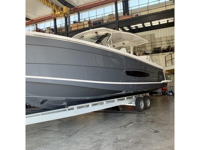 2021 Regal 38 SAV powerboat for sale in Missouri