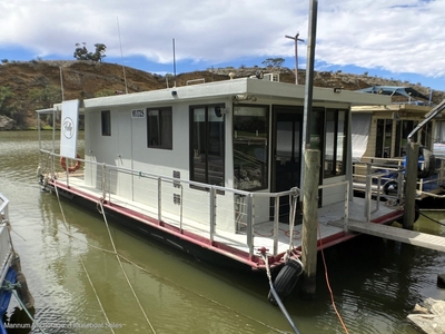 GREAT VALUE 2001 BUILT ONE BED HOUSEBOAT