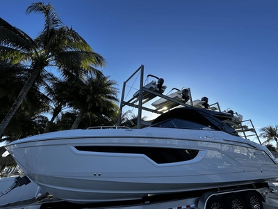 2024 Cruisers Yachts 34 GLS South Beach Outboard | 34ft