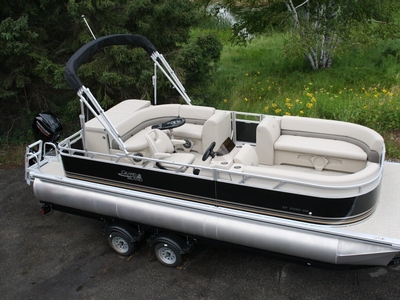 New 23 Ft Pontoon Boat With 60 Hp And Trailer