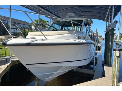 2015 Boston Whaler Conquest 315 powerboat for sale in Florida