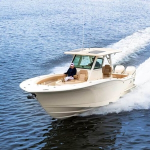Outboard center console boat - 355 LXF - Scout Boats - triple-engine / stepped hull / sport-fishing