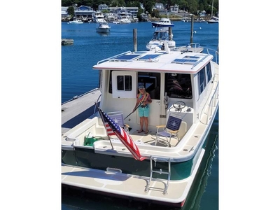 2003 Magna Marine Fox Island Forty powerboat for sale in Maine