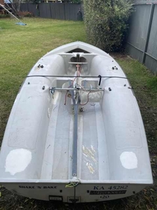 Incomplete 420 sailing dinghy - mast and hull only