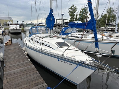 1984 Hunter 31 sailboat for sale in Wisconsin
