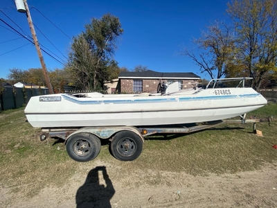 Foot Chris Craft 17' Boat Located In Fortworth, TX - No Trailer