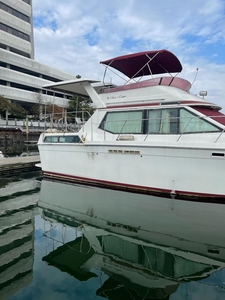 Chris Craft Catalina 42' Boat Located In Stamford, CT - No Trailer