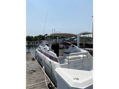 1992 Maxum SCR 2700 powerboat for sale in Massachusetts