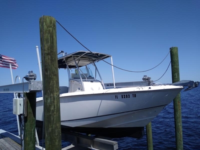 2004 Boston Whaler 240 Outrage powerboat for sale in Florida