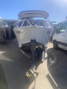 2006 stacer family runabout / Fishing boat