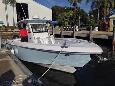 2012 Everglades Boats 325CC