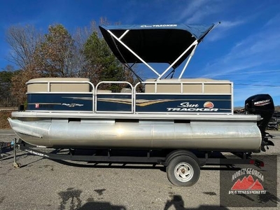 2021 Sun Tracker Party Barge 18 DLX