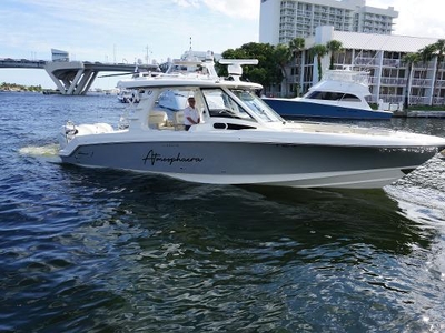 2022 Boston Whaler 350 Realm