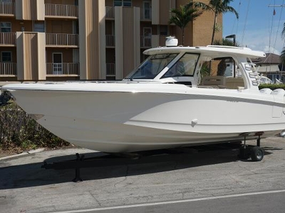 2023 Boston Whaler 350 Realm