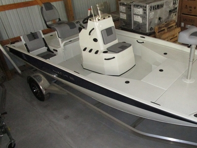 2023 Lowe 20 Bay center console