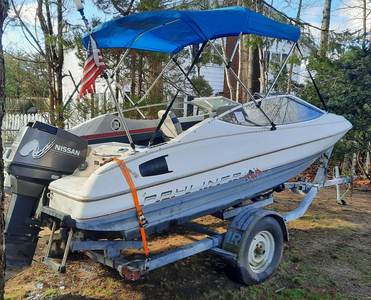 Bayliner Capri 18' Bowrider W/ 90hp Nissan Outboard & Trailer Included