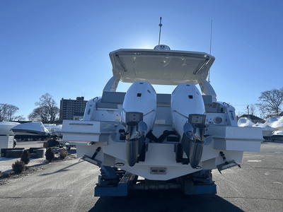 Cruisers Yachts 34 GLS Outboard 2024