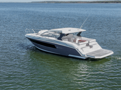 Cruisers Yachts 390 EXPRESS COUPE 2017