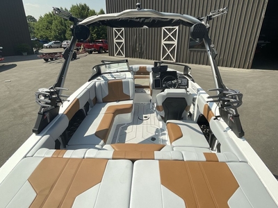 Malibu Boats 21 LX 2023