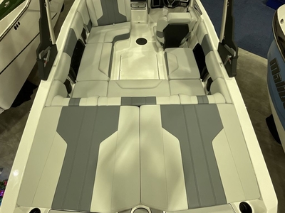 Malibu Boats 21 LX 2024
