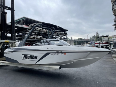 Malibu Boats 22 LSV 2021