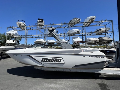 Malibu Boats 22 LSV 2021