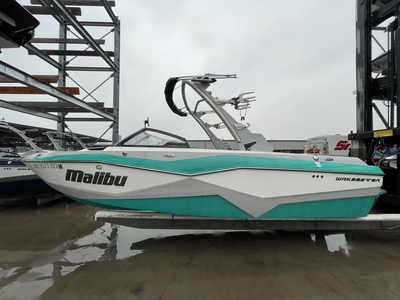 Malibu Boats 22 LSV 2023