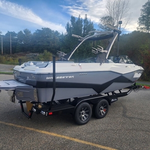 Malibu Boats 22 LSV 2024