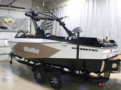 Malibu Boats 23 LSV 2024