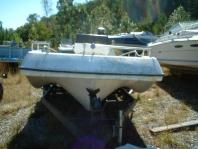 Viking Yachts 160 SI Deckboat Outboard Project Hull 1979
