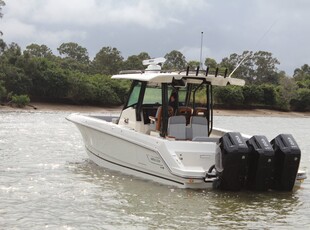 NEW Boston Whaler 360 Outrage Centre Console
