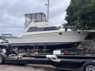 Luhrs 40' Boat Located In East Greenwich, RI - No Trailer