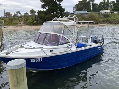 Lyndcraft 17 ft cudy cab alloy boat