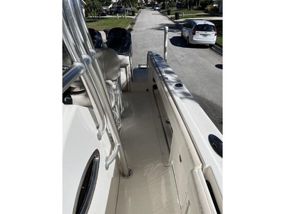 2010 Robalo 2600 powerboat for sale in Florida