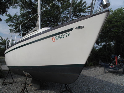 1977 Hunter Hunter 27 sailboat for sale in Pennsylvania