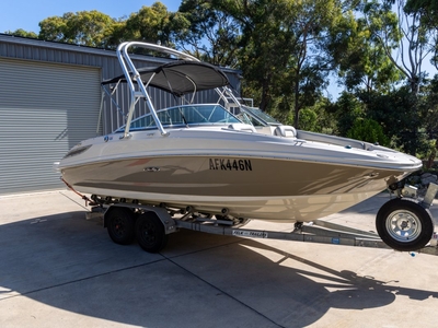 SEA RAY 210 SUNDECK - 350 MAG - 300HP - FACTORY WAKEBOARD TOWER