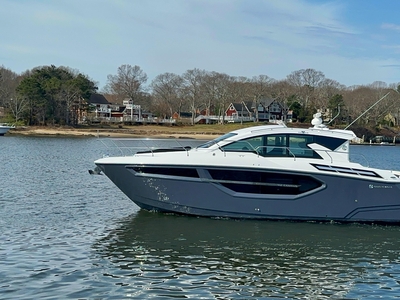 2019 Cruisers Yachts 42 Cantius | 42ft