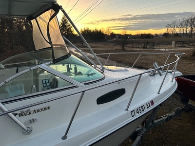 2000 Wellcraft 24 Walk Around - Solid Boat - 200 HP Yahama Outboard