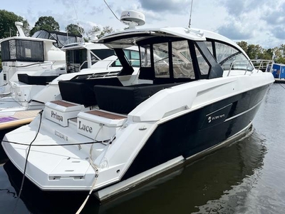 2016 Cruisers Yachts 390 Express Coupe | 39ft