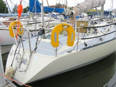 For Sale: 33ft X102 6 berth yacht