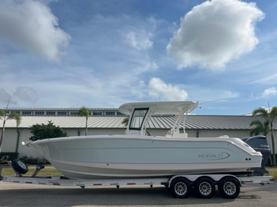 2018 Robalo R302 Center Console powerboat for sale in Florida