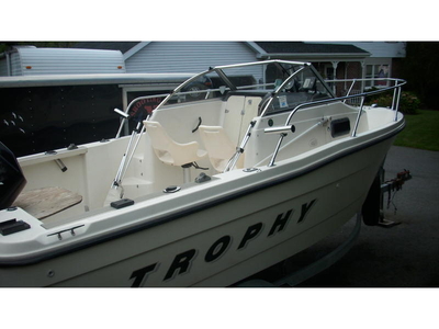 2001 Trophy 1802 Walk Around powerboat for sale in Pennsylvania
