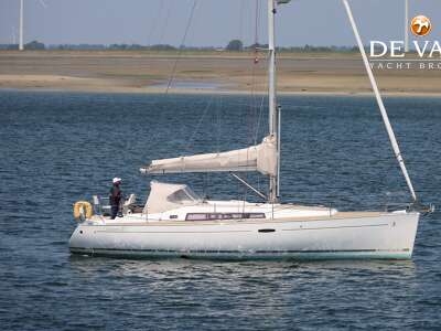 BENETEAU OCEANIS 37 sailing yacht for sale