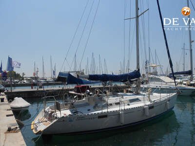BENETEAU OCEANIS 390 sailing yacht for sale