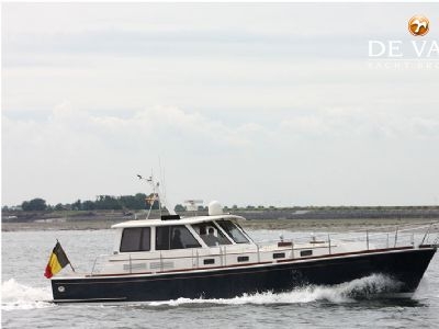 GRAND BANKS EASTBAY 49 HX motor yacht for sale