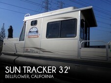 Sun Tracker 32 Party Cruiser