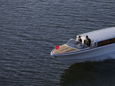 Inboard express cruiser - 10.5 VENETIAN LIMOUSINE - Hodgdon Yachts - open / dual-console / 12-person max.