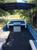 Boat Pontoon 24’ Harris. Completely Reconditioned (like New)